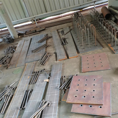 有哪些其他因素会影响双鸭山预埋件位置的确定？